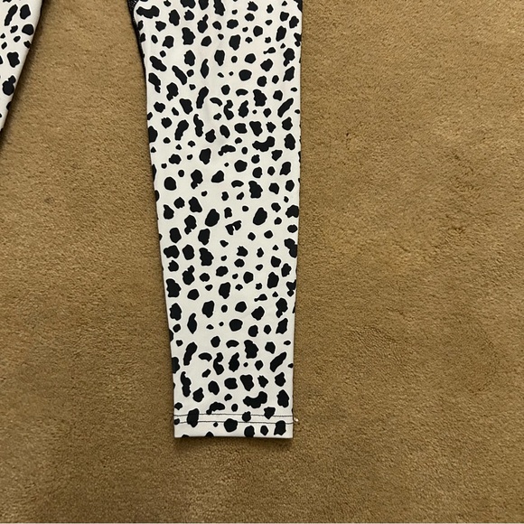 Balance Athletica Ascend Snow Leopard leggings - Picture 4 of 9